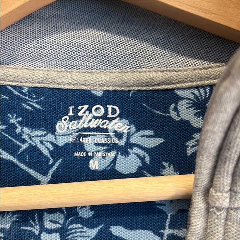 IZOD Men’s Light Heather Grey Quarter-Zip Pullover — Size Medium - Picture 2 of 3
